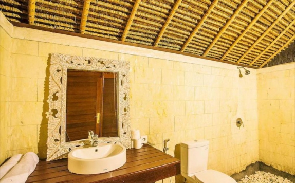 Bathroom di Sukanusa Luxury Huts