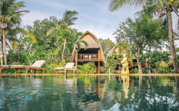 Swimming Pool di Sukanusa Luxury Huts