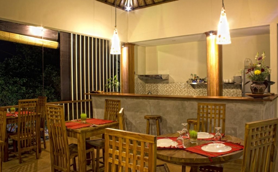 Tampilan Restoran Hotel di Sura Inn Ubud
