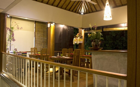 Tampilan Restoran Hotel di Sura Inn Ubud