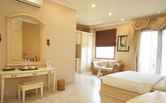 Tampilan Bedroom Hotel di SUSAN Spa & Resort