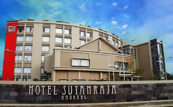 Tampilan Luar di Sutanraja Hotel Amurang Manado