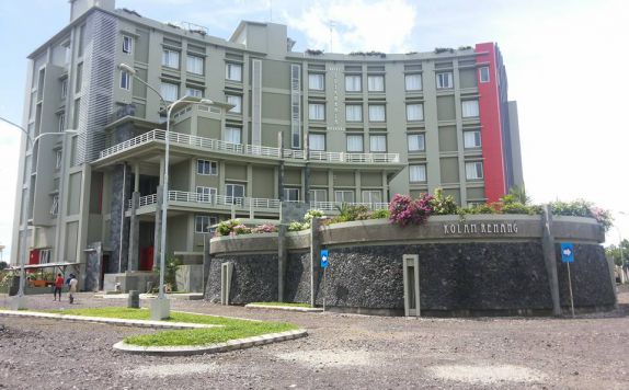 Tampilan Luar di Sutanraja Hotel Amurang Manado