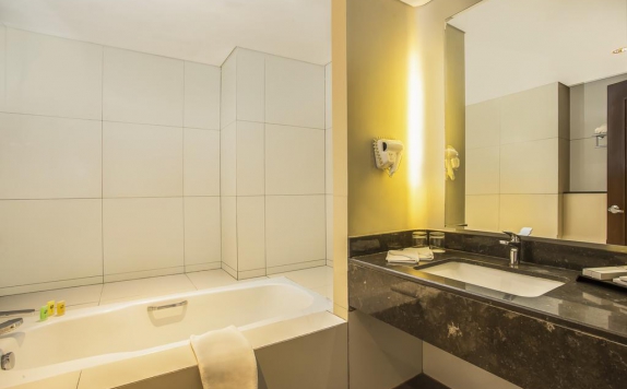 Tampilan Bathroom Hotel di Swiss-Belhotel Bogor