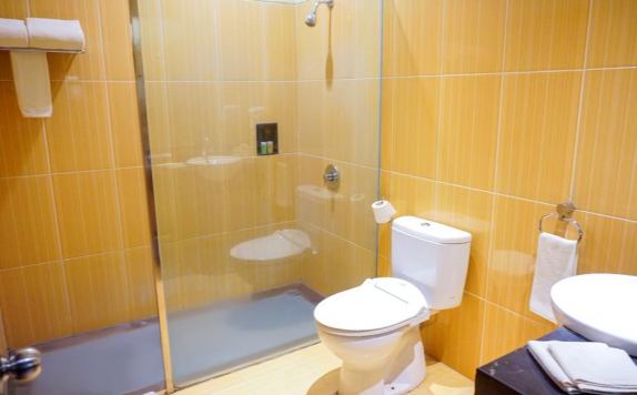 bathroom di Swiss-Belhotel Kendari
