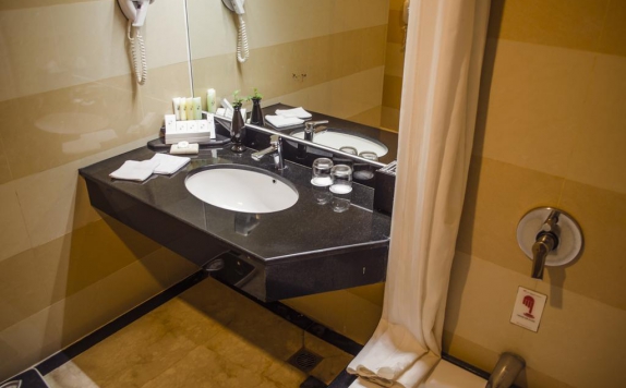 Bathroom di Swiss-Belhotel Maleosan Manado