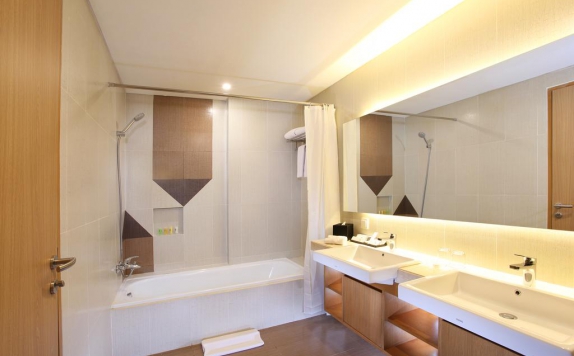 Bathroom di Swiss-Belhotel Pondok Indah