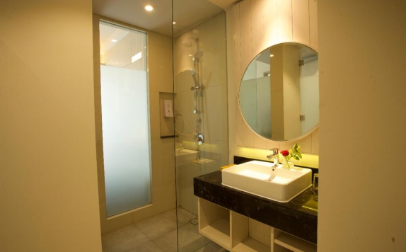 Tampilan Bathroom Hotel di Swiss-Belinn Cikarang