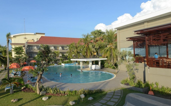 Swimming Pool di Swiss-bell Kristal Hotel and Convention Center