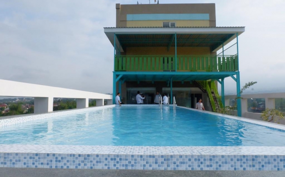 swimming pool di Syariah Radho Hotel Sengkaling