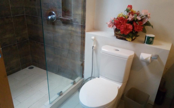 bathroom di Taman Rosani Hotel & Villa