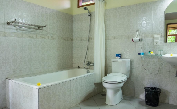 bathroom di Taman Surgawi Resort and Spa (Formerly Taman Ujung Resort and Spa)