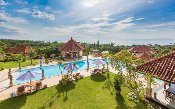 Swimming pool di Taman Surgawi Resort and Spa (Formerly Taman Ujung Resort and Spa)