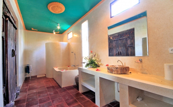 Bathroom di Tanah Merah Resort