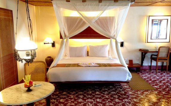 guest room di Tandjung Sari Hotel