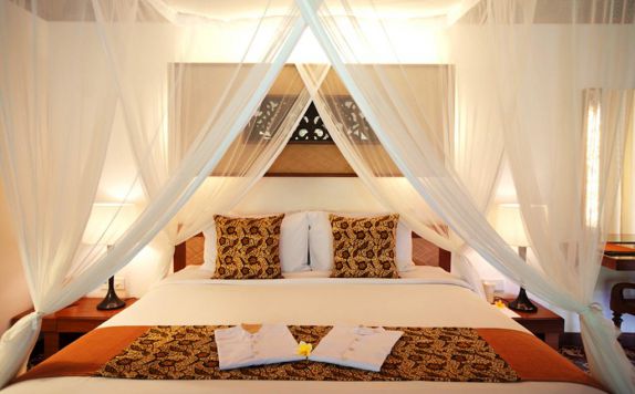 guest room di Tandjung Sari Hotel