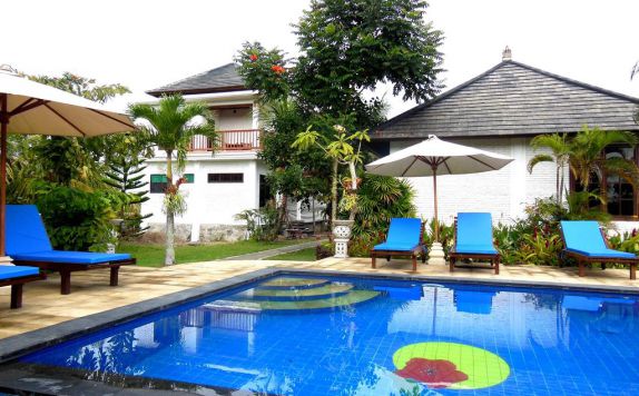 swimming pool di Terang Bulan Cottages