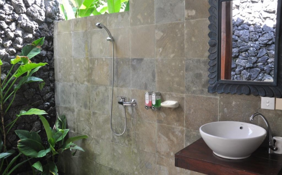 Tampilan Bathroom Hotel di Teras Bali Sidemen
