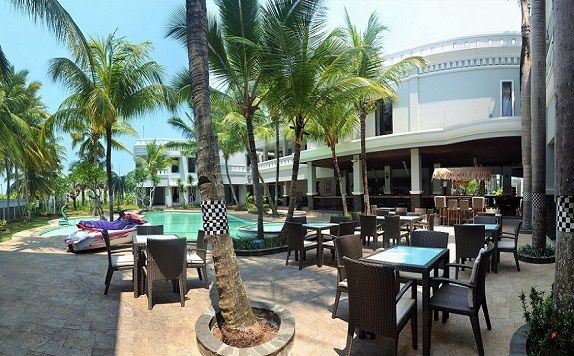 Restaurant Outdoor di The Acacia Hotel & Resort