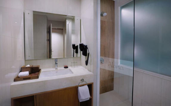 Bathroom di The Alana Hotel & Conference Center - Sentul City