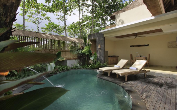 Outdoor Pool Hotel di The Alena Resort Ubud