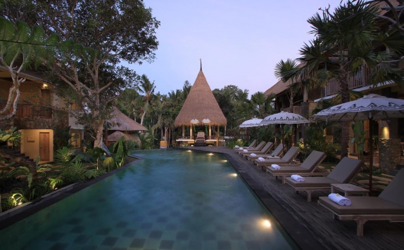 Outdoor Pool Hotel di The Alena Resort Ubud