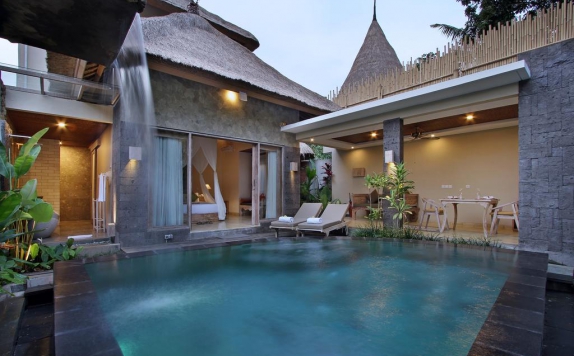 Outdoor Pool Hotel di The Alena Resort Ubud