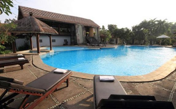 swimming pool di The Anaya Village Resort Bali