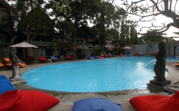 swimming pool di The Anaya Village Resort Bali