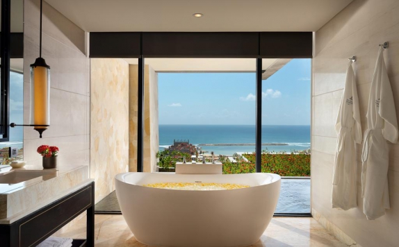 Bathroom di The Apurva Kempinski Bali