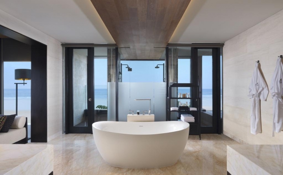 Bathroom di The Apurva Kempinski Bali