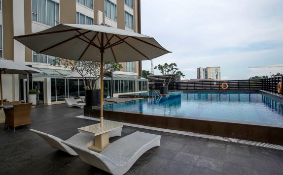 swimming pool di The Arista Hotel