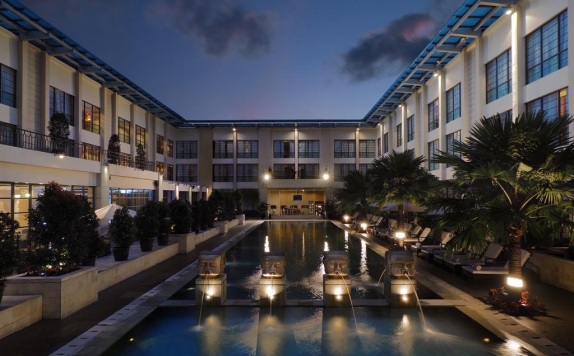 Swimming Pool di The Aryaduta Hotel Medan