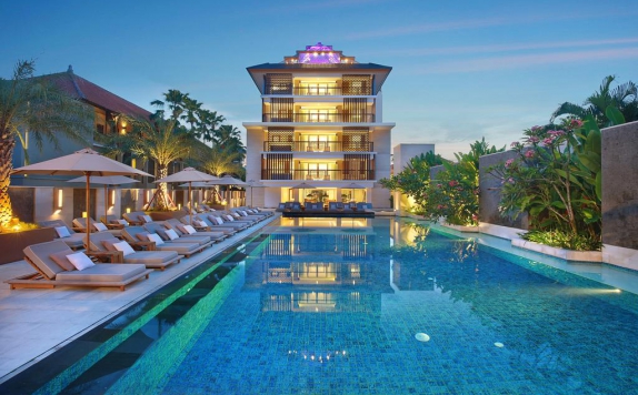 Swimming Pool di The Bandha Hotel & Suites