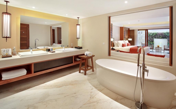 Tampilan Bathroom Hotel di The Bandha Hotel & Suites