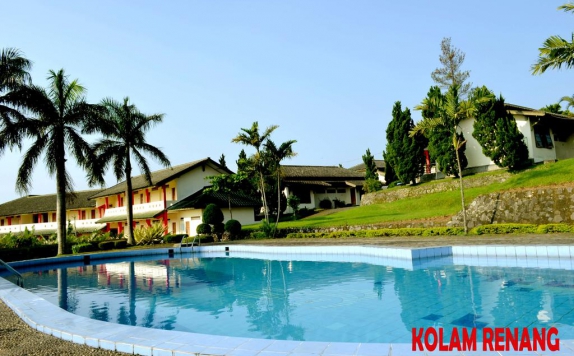 swimming pool di The Bandungan Hotel