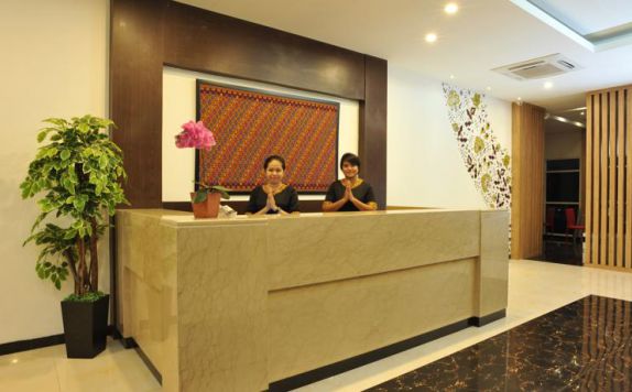 Receptionist di The Batik Ternate