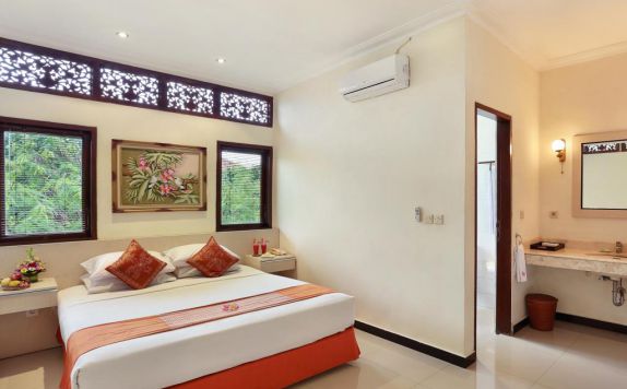 Bedroom di The Batu Belig Resort & Spa