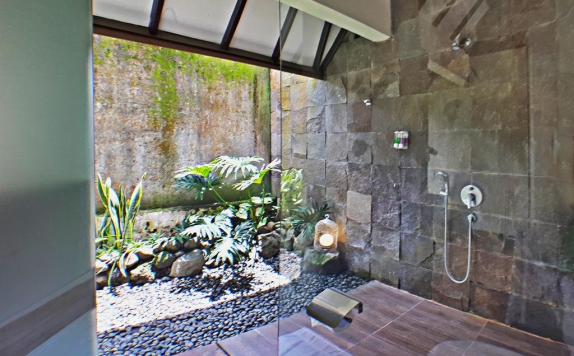 bathroom di The Batu Hotel and Villas