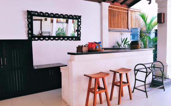 interior di The Beach House Resort Lombok