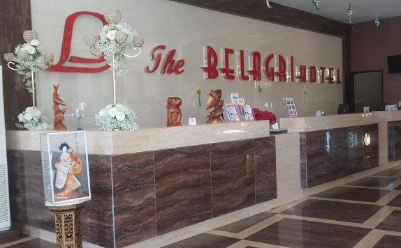 Receptionist di The Belagri Hotel and Convention Center