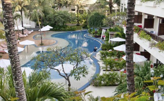 swimming pool di The Breezes Bali Resort and Spa