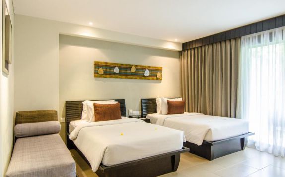 guest room twin di The Camakila Legian Bali