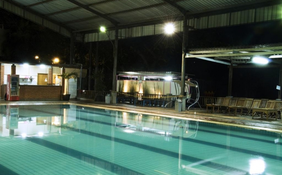Swiming Pool di The Cipaku Garden Hotel