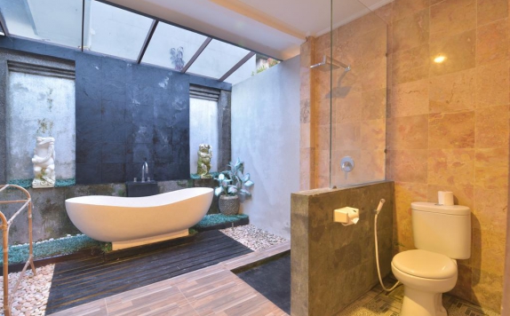 Bathroom di The Cory Villa Ubud