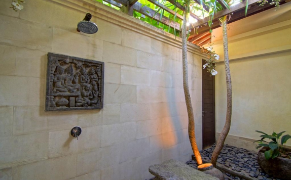Bathroom di The Damai Lovina Villa