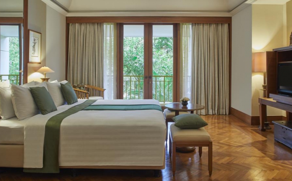 bedroom di The Dharmawangsa Hotel