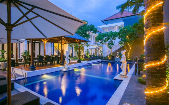 Outdoor Pool Hotel di The Diana Suite Tuban