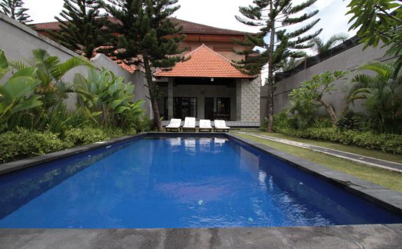 swimming pool di The Evita Villa