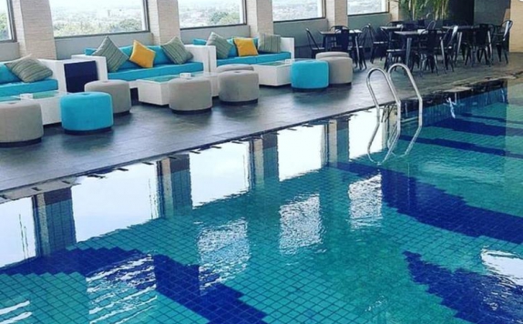Swimming Pool di The Excelton Hotel